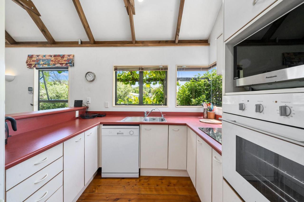 Waimea Cottage - Waikanae Holiday Home Exterior photo
